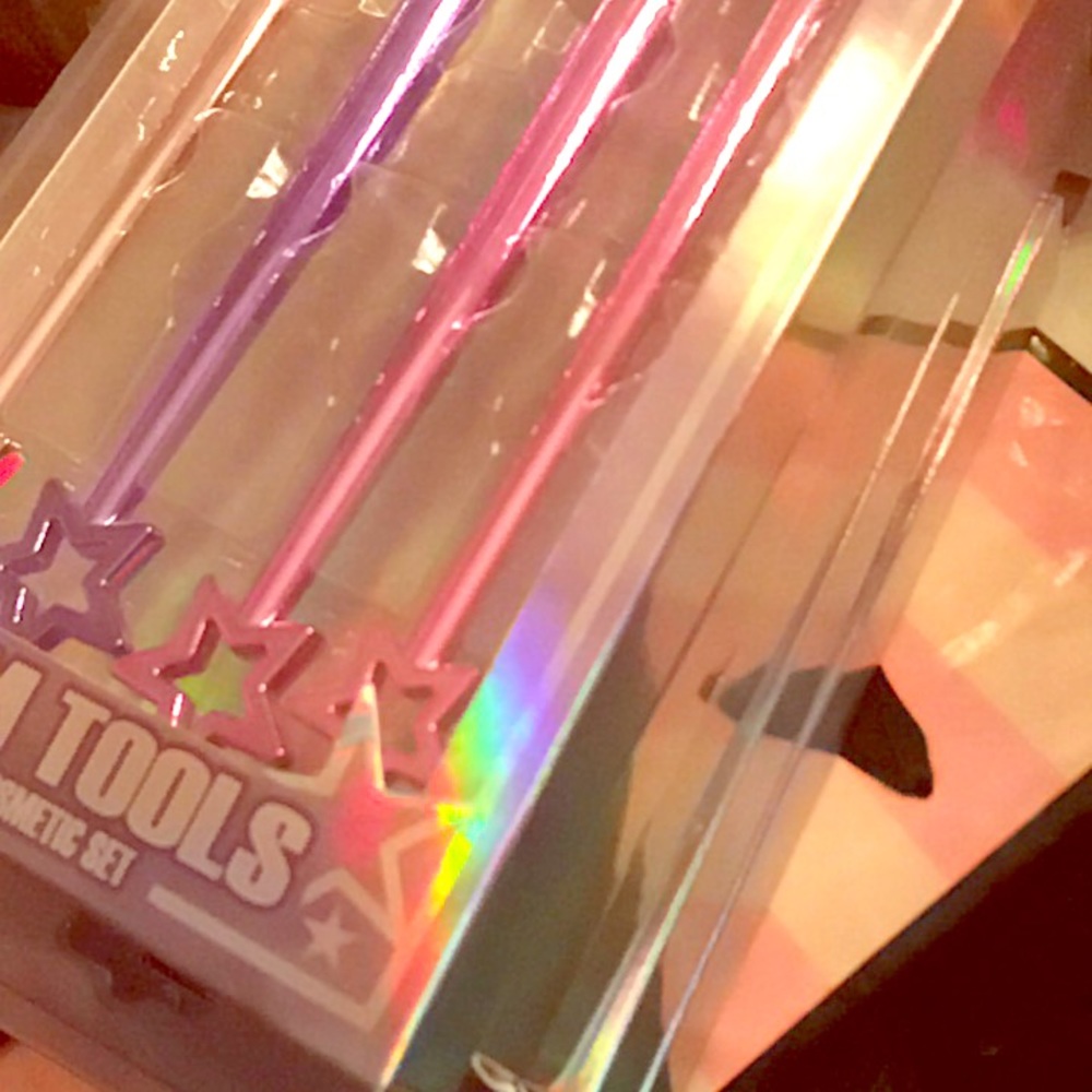 Star makeup brushes